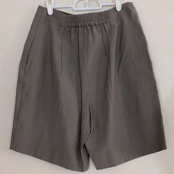 NWT Topshop Tailored Pleat Front Gray Brown Bermuda Flow Shorts - Size 6 Petite - Picture 4 of 9